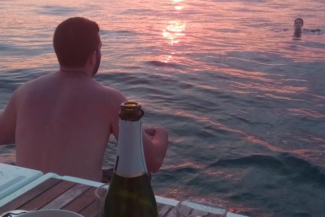 1h Refreshing Sailing Tour in Barcelona with Open Bar & Snacks - Snacks, soda, wine/beer, and the small comforts that matter
