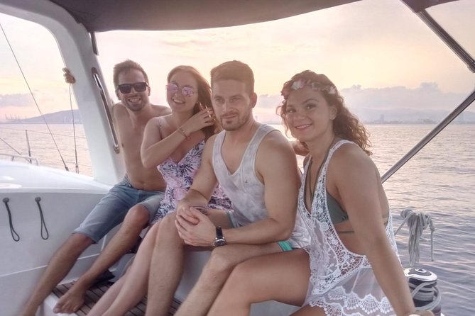 1h Refreshing Sailing Tour in Barcelona with Open Bar & Snacks - Timing, getting there, and what to expect on board