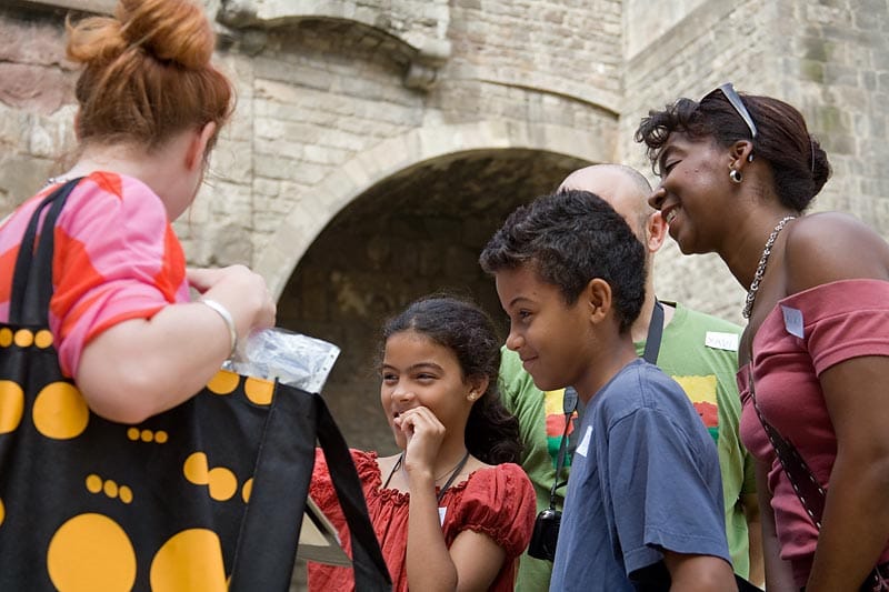 2.5-Hour Kids & Family Walking Tour in English - Why the Gothic Quarter works so well for families
