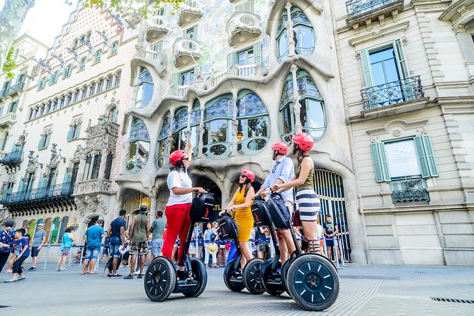 2,5h Barcelona Gaudí Segway Tour - Estació de Franca and Parc de la Ciutadella: moving from streets to a major public space