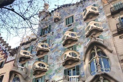 8-Hour Barcelona Private Tour - Starting strong: hotel pickup and the Plaza Catalunya reset