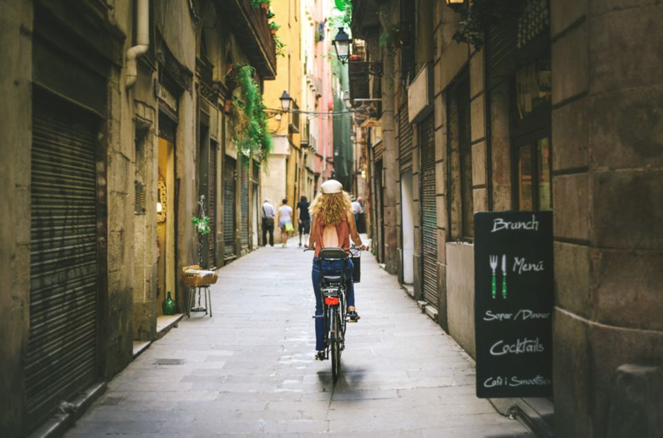 Alternative Barcelona - Raval Quarter Private Walking Tour - La Rambla and the early photo stop: getting your bearings in 20 minutes