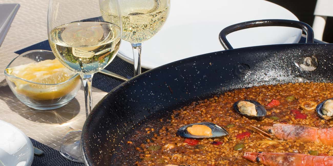Authentic Premium Paella & Sangria in a Stunning Location - Who should book this paella and sangria class