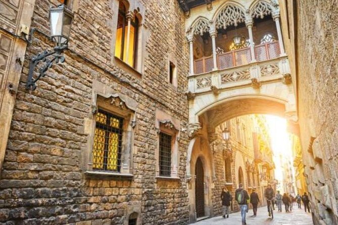 Barcelona 1.5h Private Old Town, Gothic & Ramblas Walking Tour - Gaudí on the outside: Casa Batlló, Casa Milà, and the Passeig street show