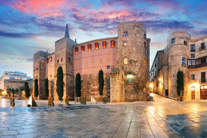 Barcelona 1.5h Private Old Town, Gothic & Ramblas Walking Tour - Metro ride + radio headset: how the tour stays clear in a loud city