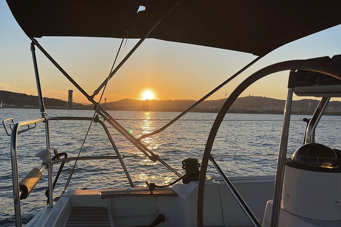 Barcelona 1-hour Boat Trip with Cava and Snacks - Port Olímpic boarding: the calm start in an Olympic harbor