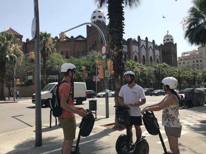 Barcelona: 2.5-Hour Gaudí Segway Tour - Arc de Triomf: start with a photo stop that actually makes sense