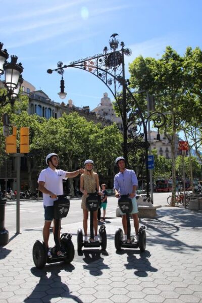 Barcelona: 2.5-Hour Gaudí Segway Tour - Where you meet and how the first 15 minutes set the tone