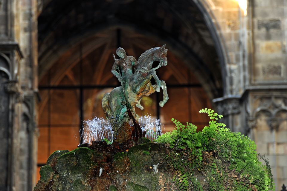 Barcelona 2-Hour Gothic Walking Tour - The first walking stretch: squares, façades, and medieval street rhythm