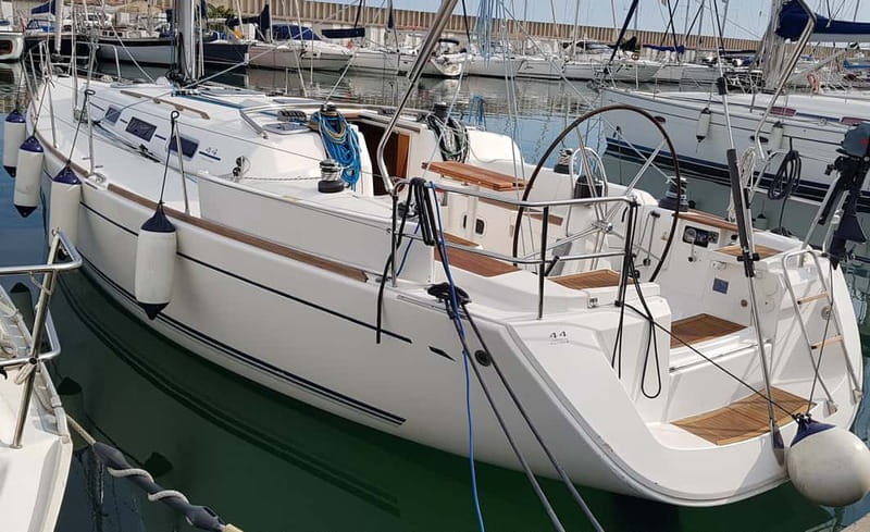 Barcelona 2h private sailing tour with local Skipper - The Maremagnum stop: old port vibes with a marina-world view
