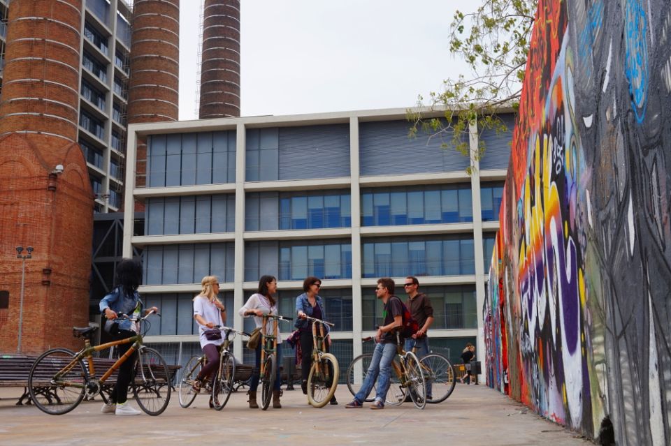 Barcelona: 3.5-Hour Street Art Tour by Bamboo Bike - The guide factor: what makes the tour click