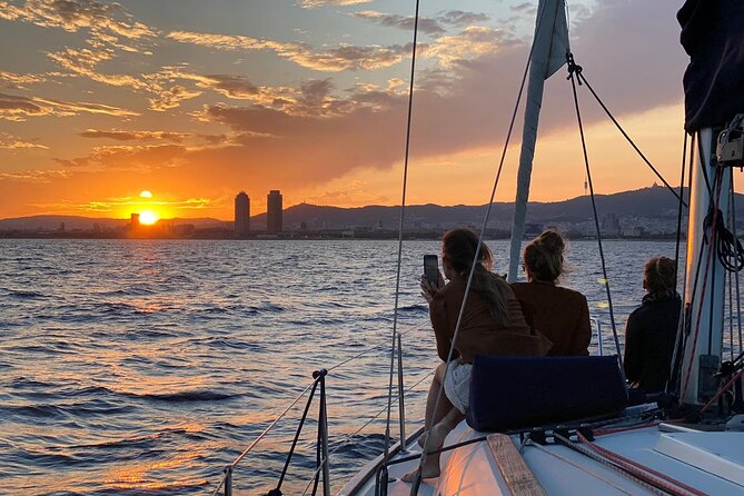 Barcelona 3-hour Private Boat Trip - Weather and wind: how to choose your departure time wisely