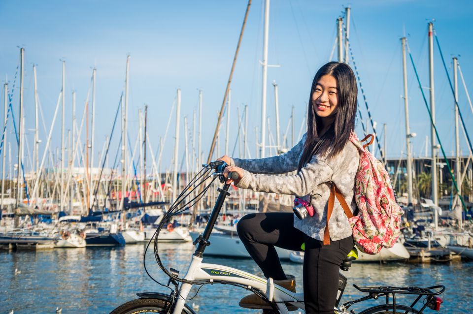 Barcelona: 4-Hour E-Bike Photography Tour - Tapas and drinks at the end: the best kind of decompression
