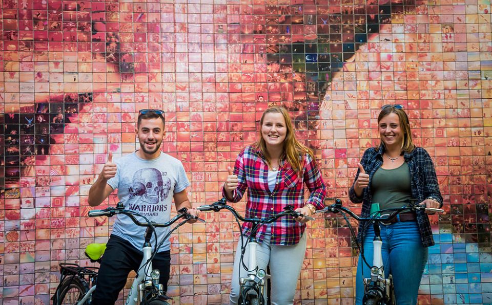Barcelona: 4-Hour E-Bike Photography Tour - Arc de Triomf, Agbar Tower, and the Barcelona skyline shift