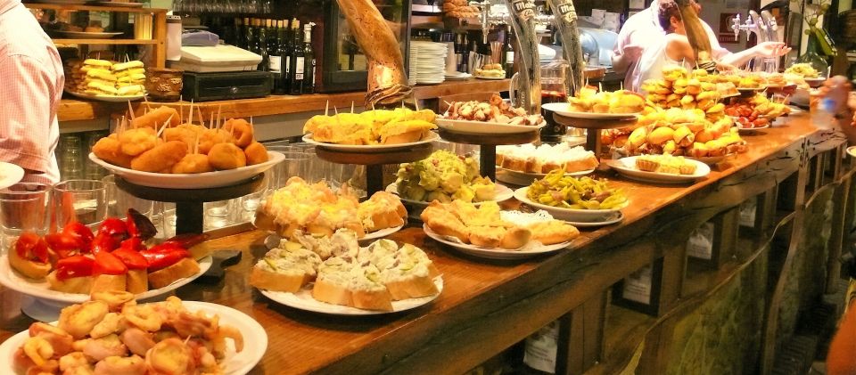 Barcelona: 4-Hour Private Market & Foodie Tour - Plaça Reial Start: a great place to get your bearings