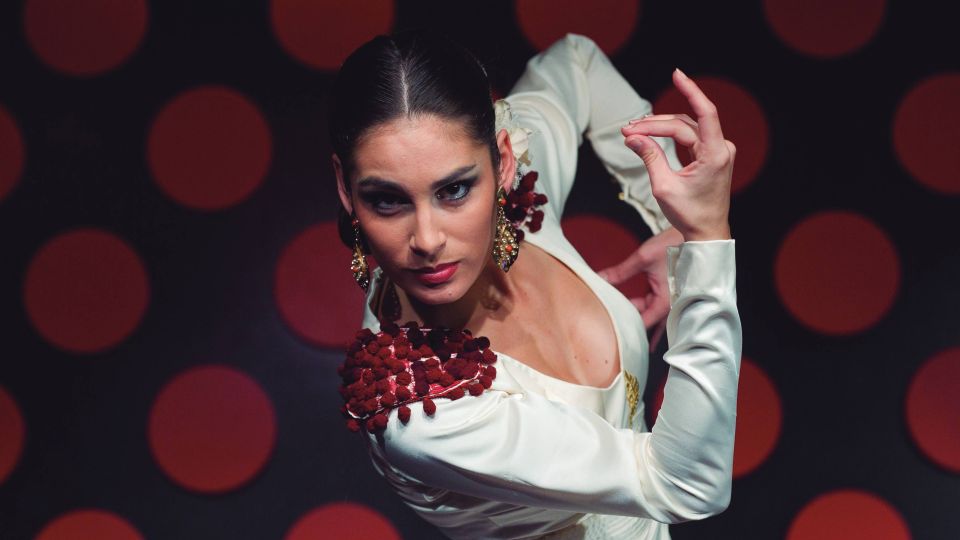 Barcelona: 4-Hour Tapas Evening Tour and Flamenco Show - Guides make the difference: what the guide impact looks like