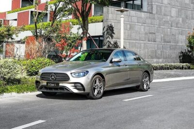Barcelona Airport (BCN) Private Transfer to Barcelona City/Hotels - Booking value: what $49.12 per group really buys