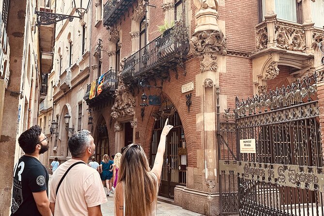 Barcelona and Picasso Museum Tour - Picasso in the streets: the Barri Gòtic walk that sets context fast