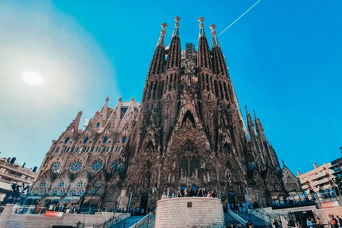 Barcelona Architecture Walking Tour With Casa Batlló Upgrade - The Casa Batlló upgrade: when inside access is worth the extra spend
