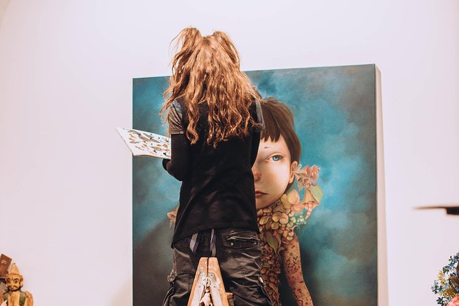 Barcelona Art & Wine: Galleries, Studios & Street Art - Guides, conversation, and what makes the experience feel personal