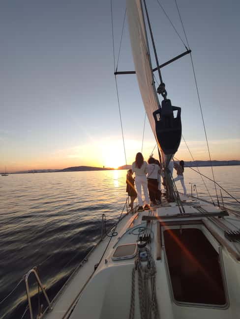 Barcelona Badalona : Sailboat Tour, Snacks, Drinks, Swimming - Getting to Badalona: meeting point clarity beats stress
