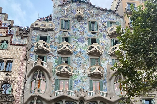 Barcelona: Bar Crawl at Gaixample - Passeig de Gracia Stop 2: Cocktails With a Different Neighborhood Mood