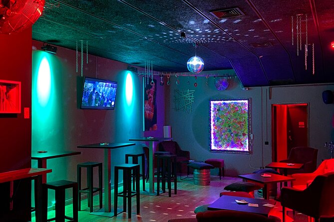 Barcelona: Bar Crawl at Gaixample - Small Group Benefits: Up to Six People, Not a Crowd