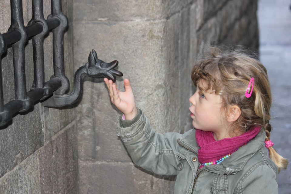Barcelona: Barrio Gótico Dragon Tour for Families - The Barrio Gòtic part: winding streets, guided attention