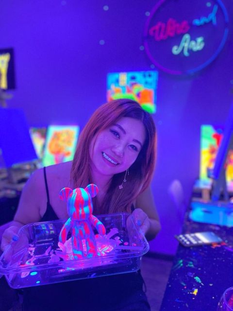 Barcelona: Bear-brick Fluorescent Painting | Wine and Art - Who this workshop suits best (and who might want a different plan)