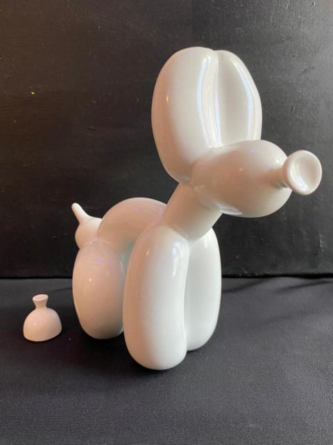 Barcelona: Bear-brick Fluorescent Painting | Wine and Art - Your Bearbrick setup: blank, 18 cm, and ready for paint