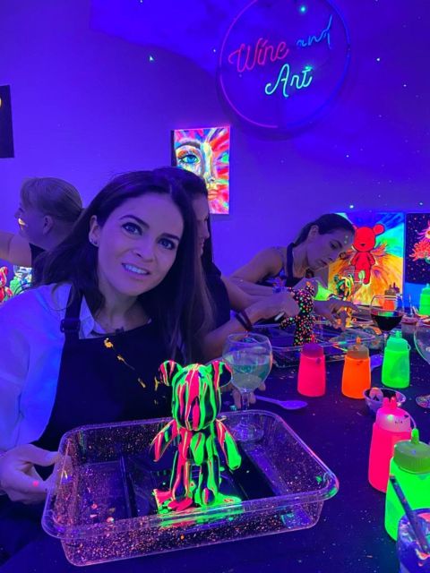 Barcelona: Bear-brick Fluorescent Painting | Wine and Art - Wine and music: the social engine of the session