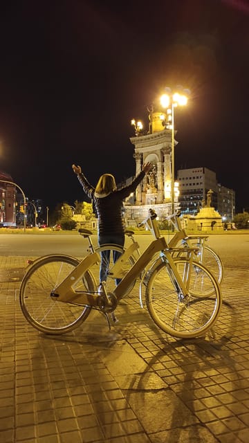 Barcelona Bicycle Tours: Evening City Tour - Why Barcelona looks different at night on a bicycle