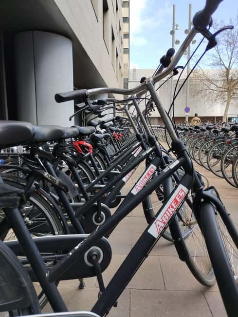 Barcelona: Bike Rental for 2 - 24 Hours - Using the city’s big sights strategically: Sagrada Família and Casa Batlló