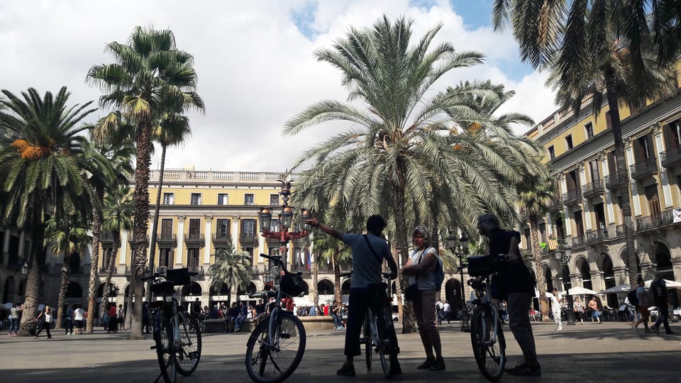 Barcelona: Bike Rental with Delivery and Pickup - Arc de Triomphe and the Paseo Marítimo: stringing landmarks with a smooth finish