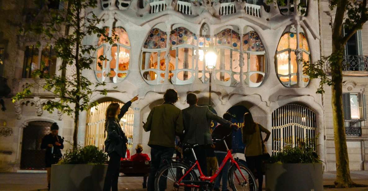 Barcelona Bike Tour by Night with Cava - Entering Barcelona by bike: the 3-hour rhythm that makes it work