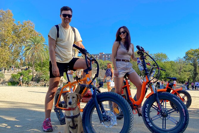 Barcelona bike tour with French guide 20-ТOP, bike/eBike - First pedals: starting at Font d’aigua potable in Ciutat Vella