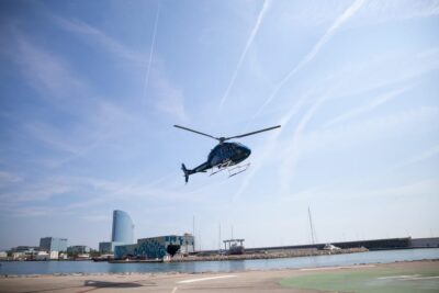 Barcelona: Boat Trip and Panoramic Helicopter Flight - 7 minutes over Sagrada Familia, beaches, and the city grid