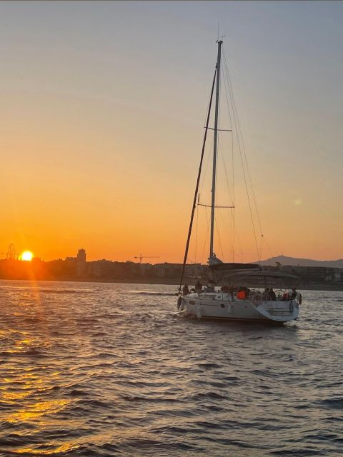 Barcelona: Boat trip with cava in amazing sailboat - W Barcelona to Old City sunset views: when timing becomes the attraction