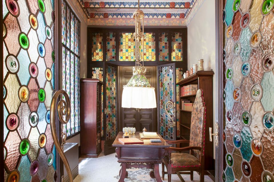 Barcelona: Casa Amatller Guided Visit with Chocolate Gift - The 1-hour flow: from ticket booth to the noble floor