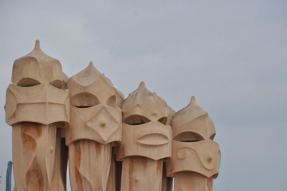 Barcelona: Casa Batlló, La Pedrera, & Chocolate Tasting Tour - Passeig de Gracia’s Block of Discord: the big idea behind the tour