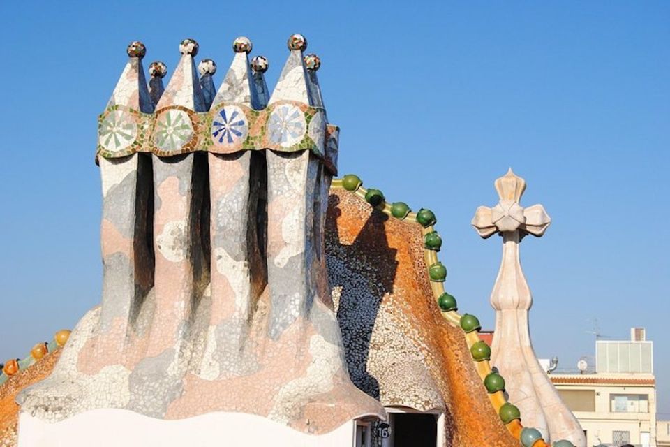 Barcelona: Casa Batlló, La Pedrera, & Chocolate Tasting Tour - Chocolate Amatller tasting: a smart reset between two interiors