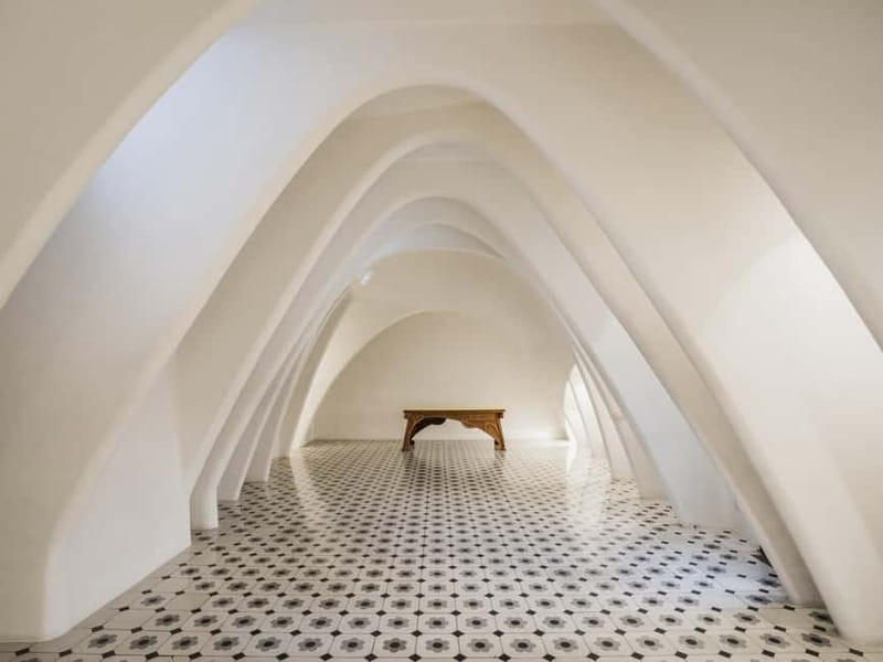Barcelona: Casa Batlló Tour and Optional White Rabbit Museum - The guide: why names like Olga still matter