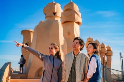 Barcelona: Casa Milà Early-Morning Access Guided Tour - Getting to Passeig de Gracia 92 and Starting on the Right Foot