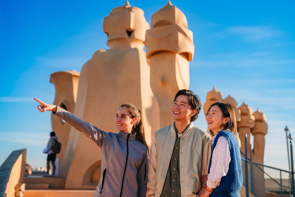 Barcelona: Casa Milà Early-Morning Access Guided Tour - Getting to Passeig de Gracia 92 and Starting on the Right Foot