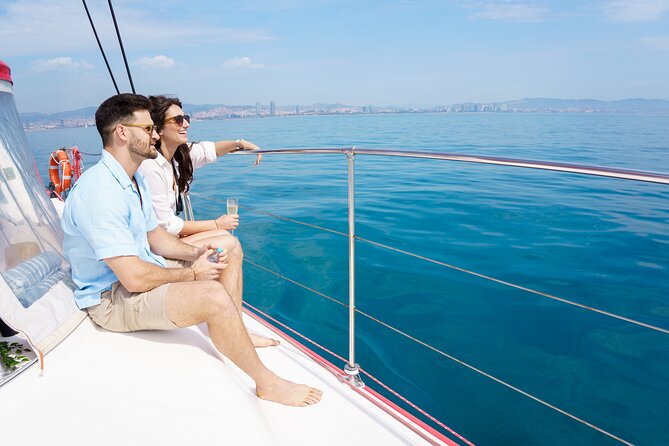 Barcelona Catamaran Cruise with Tapa & Drink Included - Daytime vs Sunset: What Changes on the Water