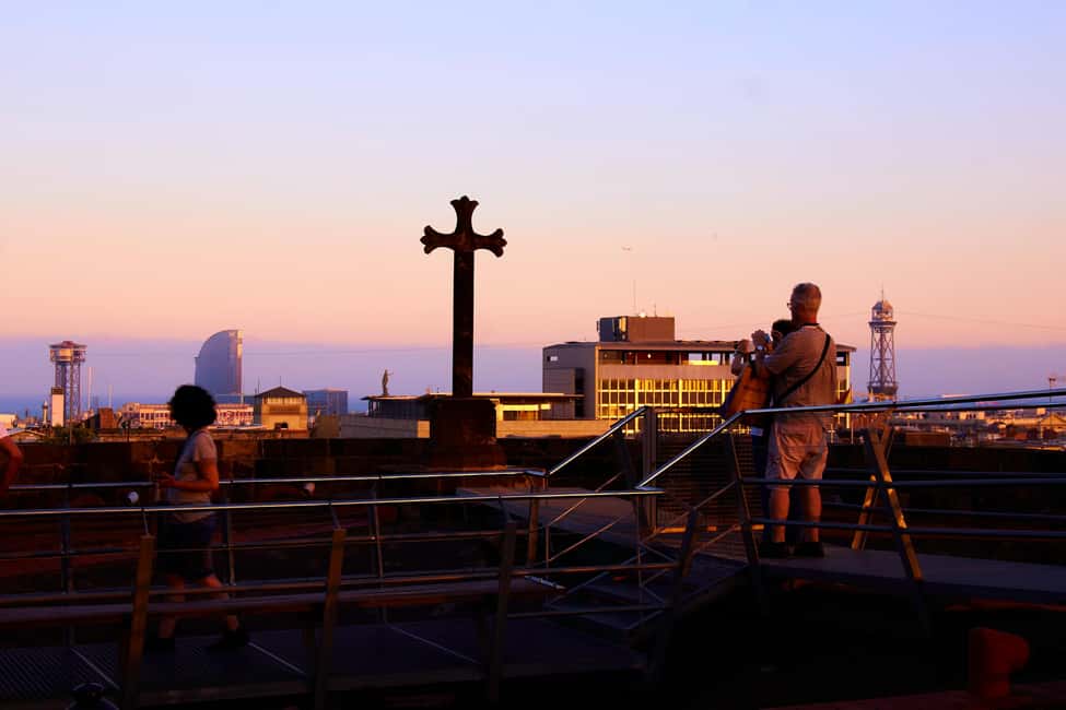 Barcelona Cathedral: Sunrise Tour & Breakfast - First Stop: Meeting at Pla de la Seu (And Why the Timing Matters)
