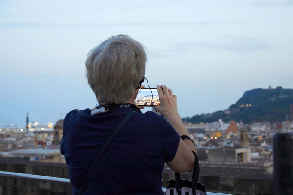 Barcelona Cathedral: Sunrise Tour & Breakfast - Entering Barcelona Cathedral Before the Crowds