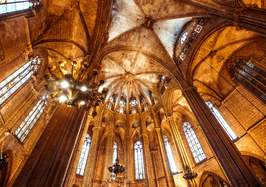 Barcelona Cathedral: Ticket, Guided Tour and VR Experience - Guided Cathedral Time: Gothic details that actually make sense