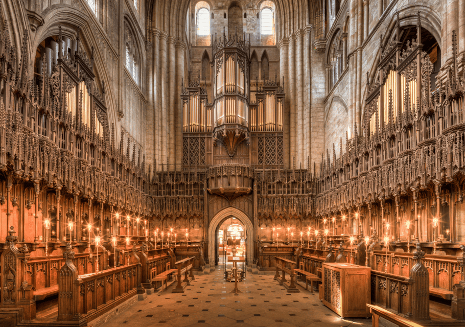 Barcelona Cathedral: Ticket, Guided Tour and VR Experience - Cloister and chapels: where the tour slows down on purpose