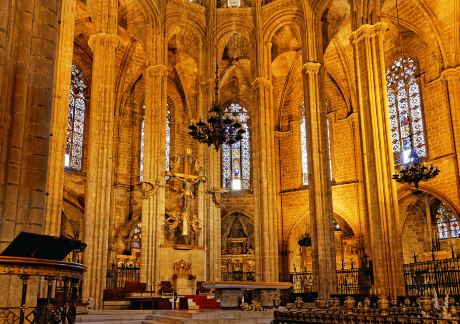 Barcelona Cathedral: Ticket, Guided Tour and VR Experience - VR glasses: the coolest part, with one expectation to set